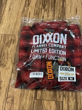 DIXXON Red Plaid Flannel Button-Front Shirt - Men's M
